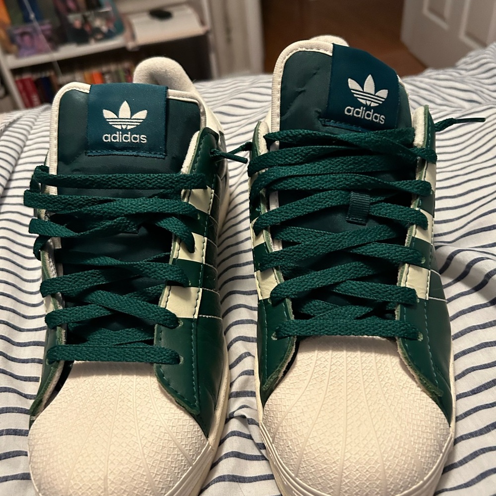 adidas Dark green superstars men’s shoes - Picture 3 of 6